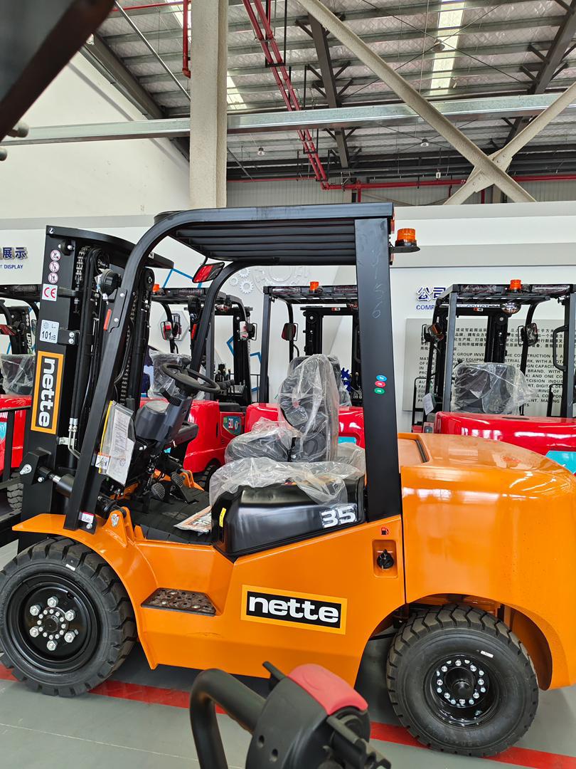Nette marka 3 ton Dizel 4.50 Tripleks Forklift