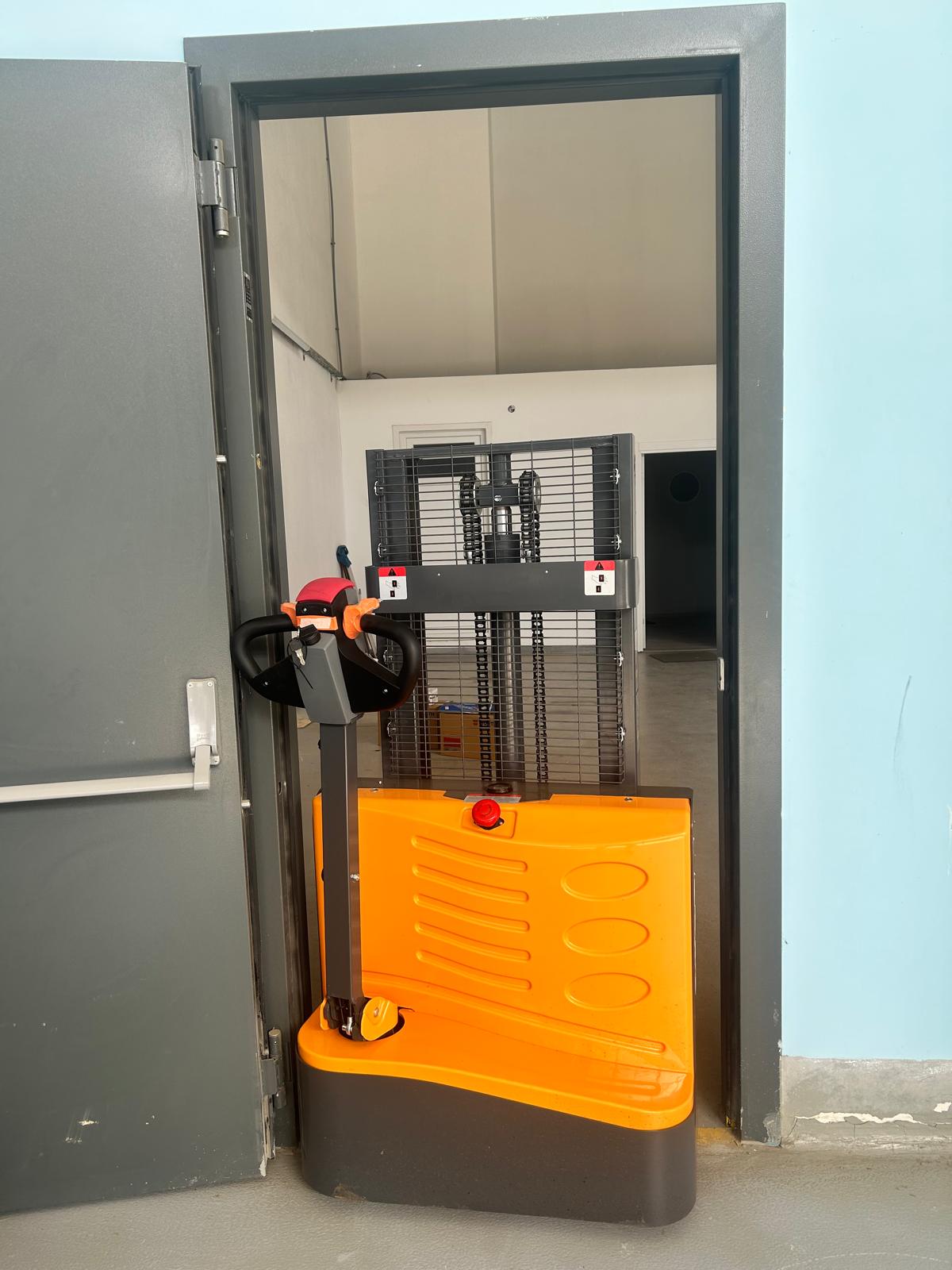 1.5 Ton 2 Metre Tam Otomatik İstif Makinesi