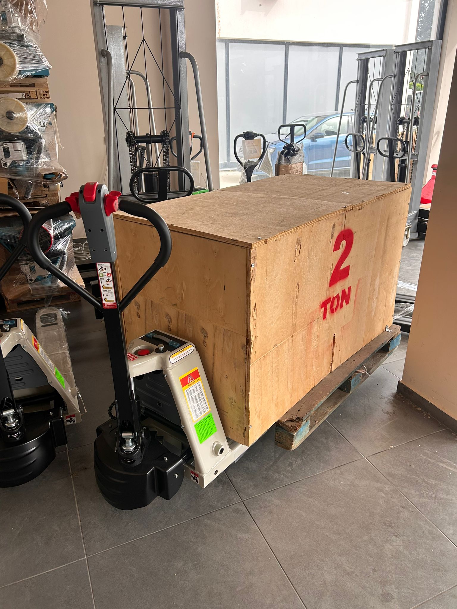 2 TON 48 VOLT LİTYUM AKÜLÜ TRANSPALET