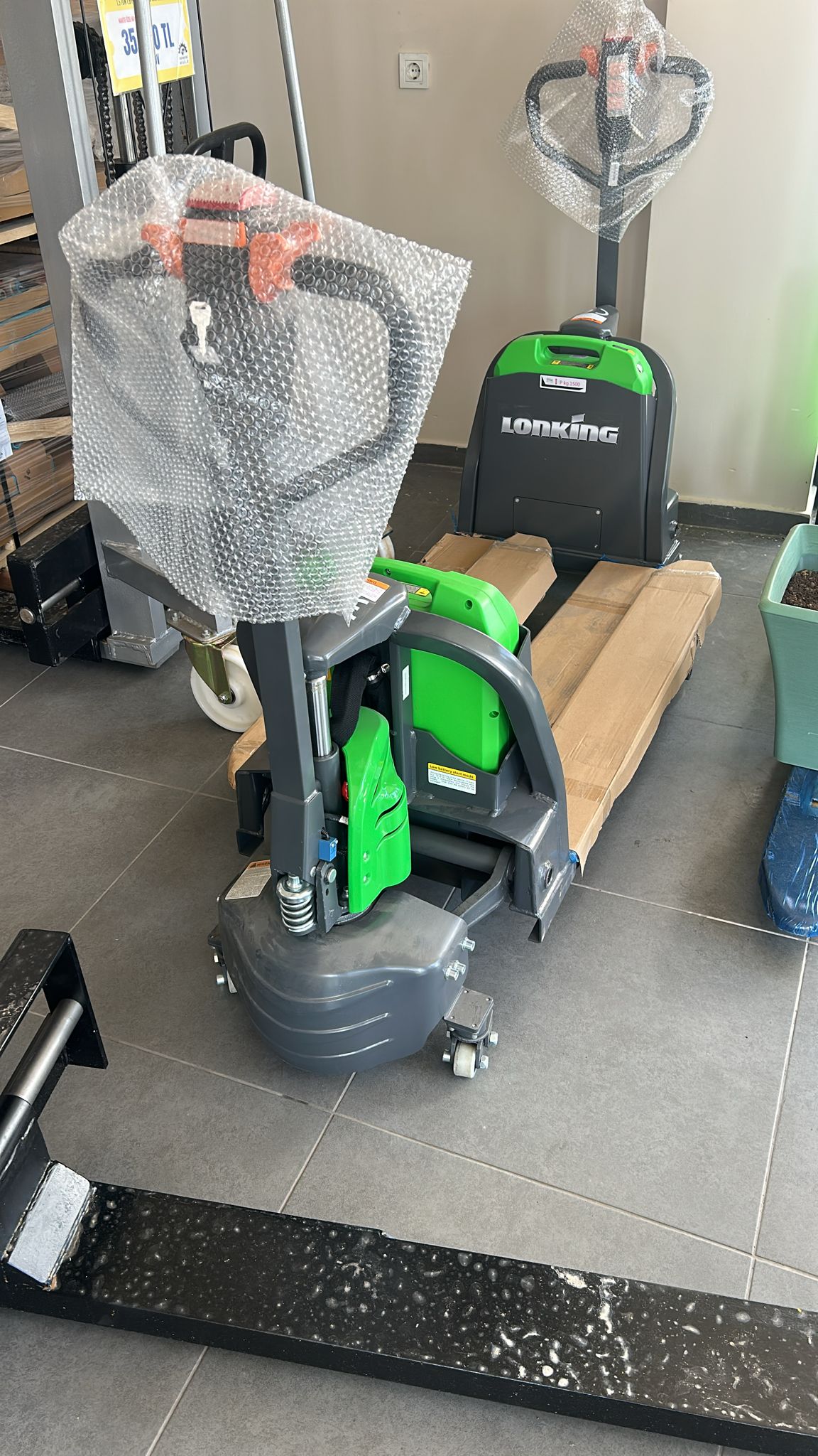 1.5 Ton Lonking Lityum Akülü Transpalet